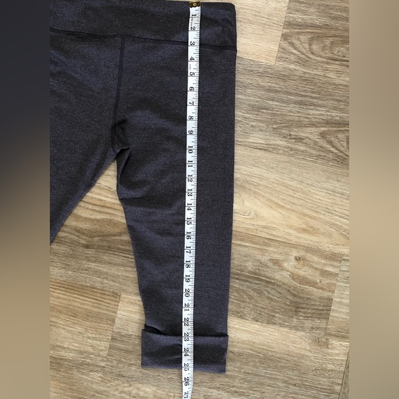 North Face Capri dark gray exercise leggings Size L - Picture 4 of 8